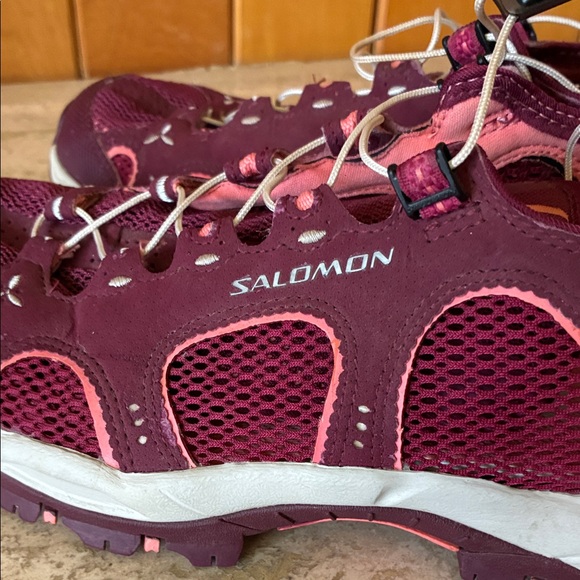 Salomon Burgundy and Pink Trail Water Shoes Camping Adjustable - Picture 11 of 11